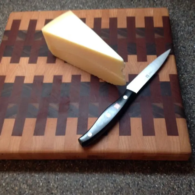 End-grain cutting board